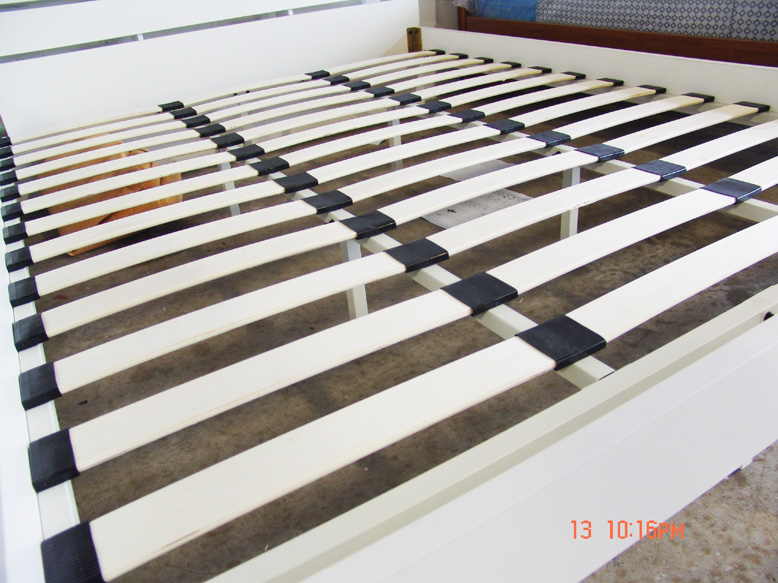 bedframe-white-003.jpg