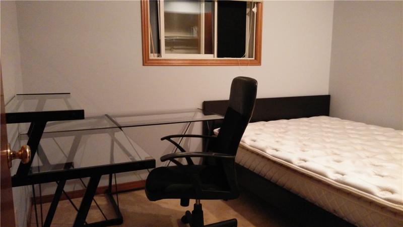 small bedroom upstairs.jpg