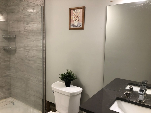 Bathroom 2.JPG