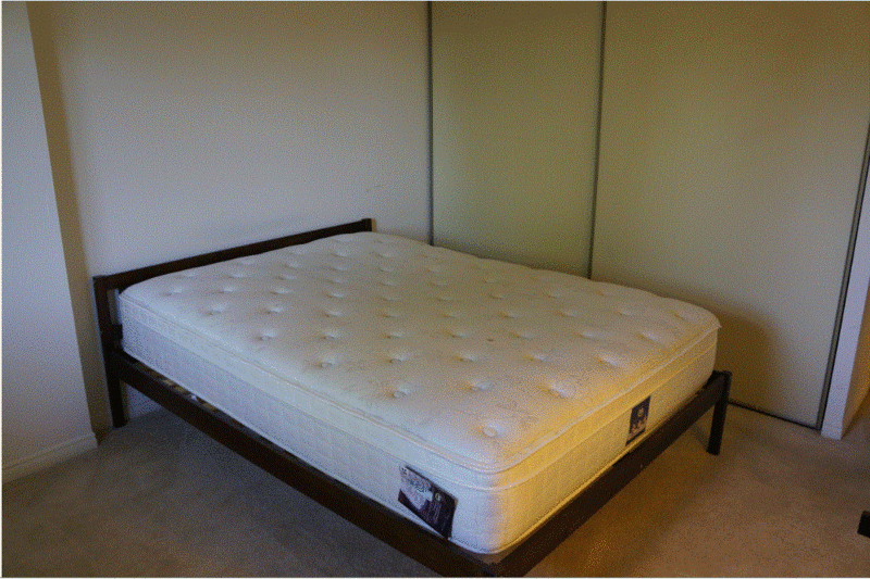 Queen SIZE.gif