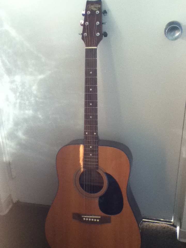 tradition guitar 002.jpg