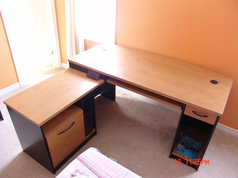 office-desk002.jpg