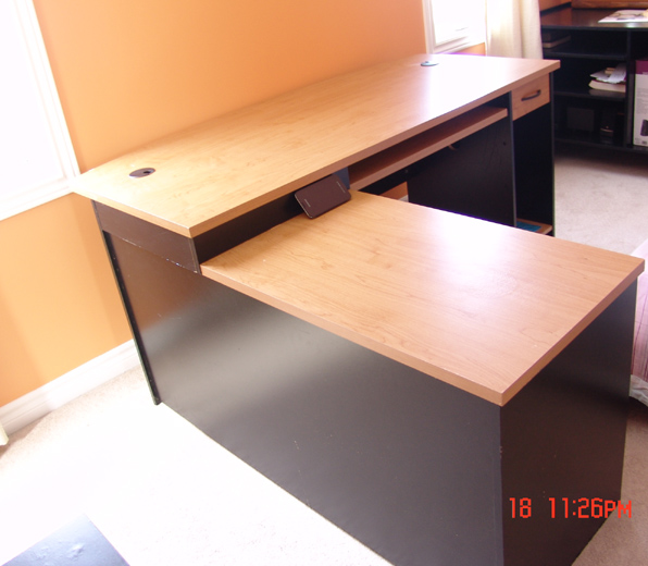 office-desk001.jpg