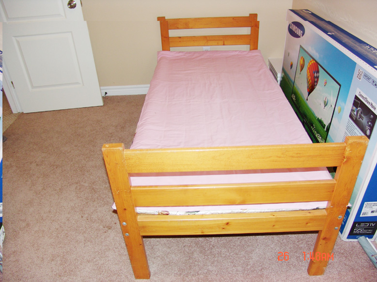 solidwood bed001.jpg